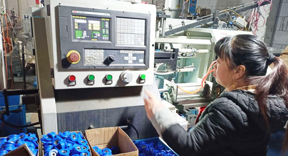 �۸�����